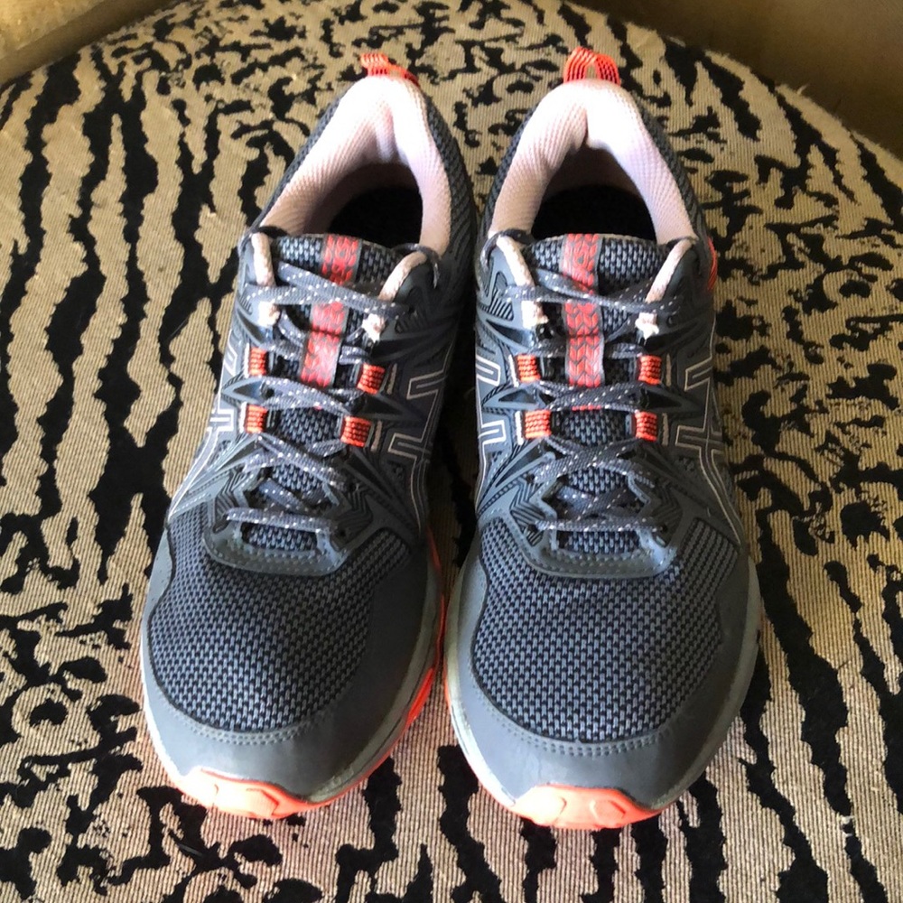 ASICS ladies 8 Gel-Venture